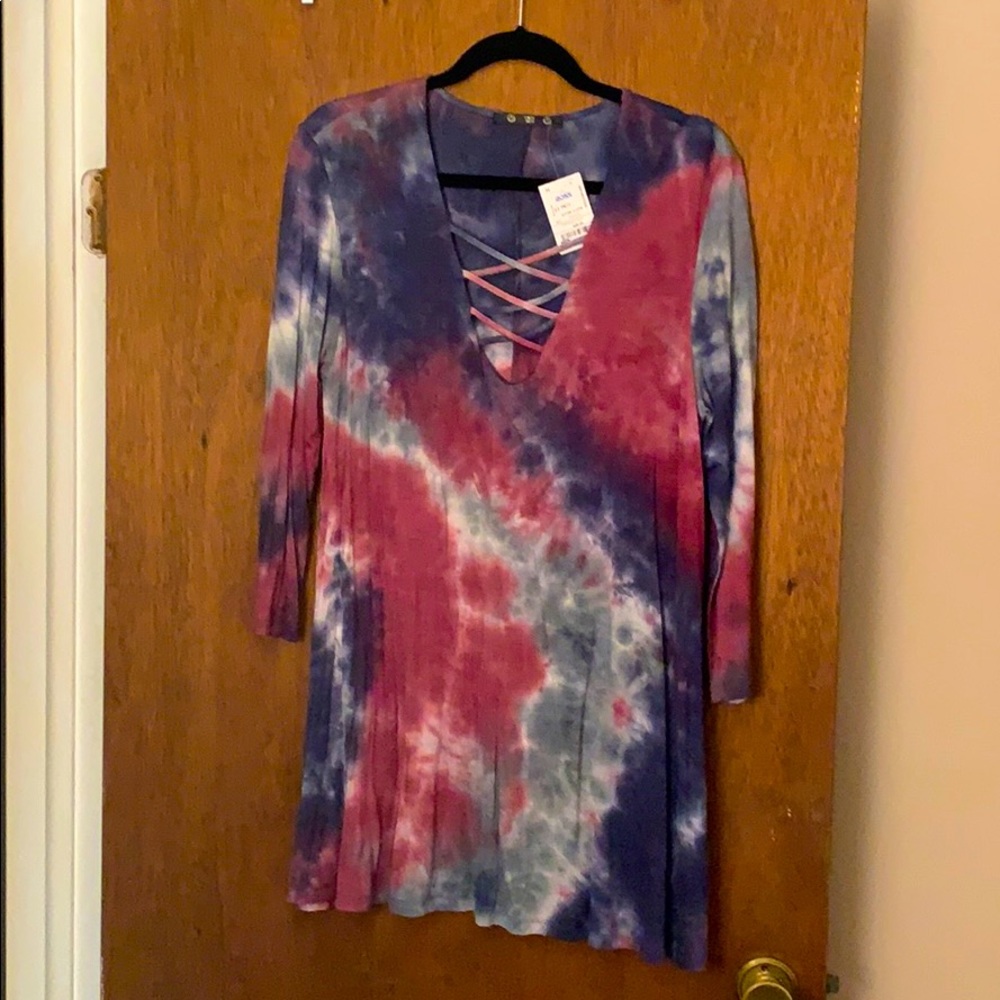 Tie dye criss cross v-neck tunic
